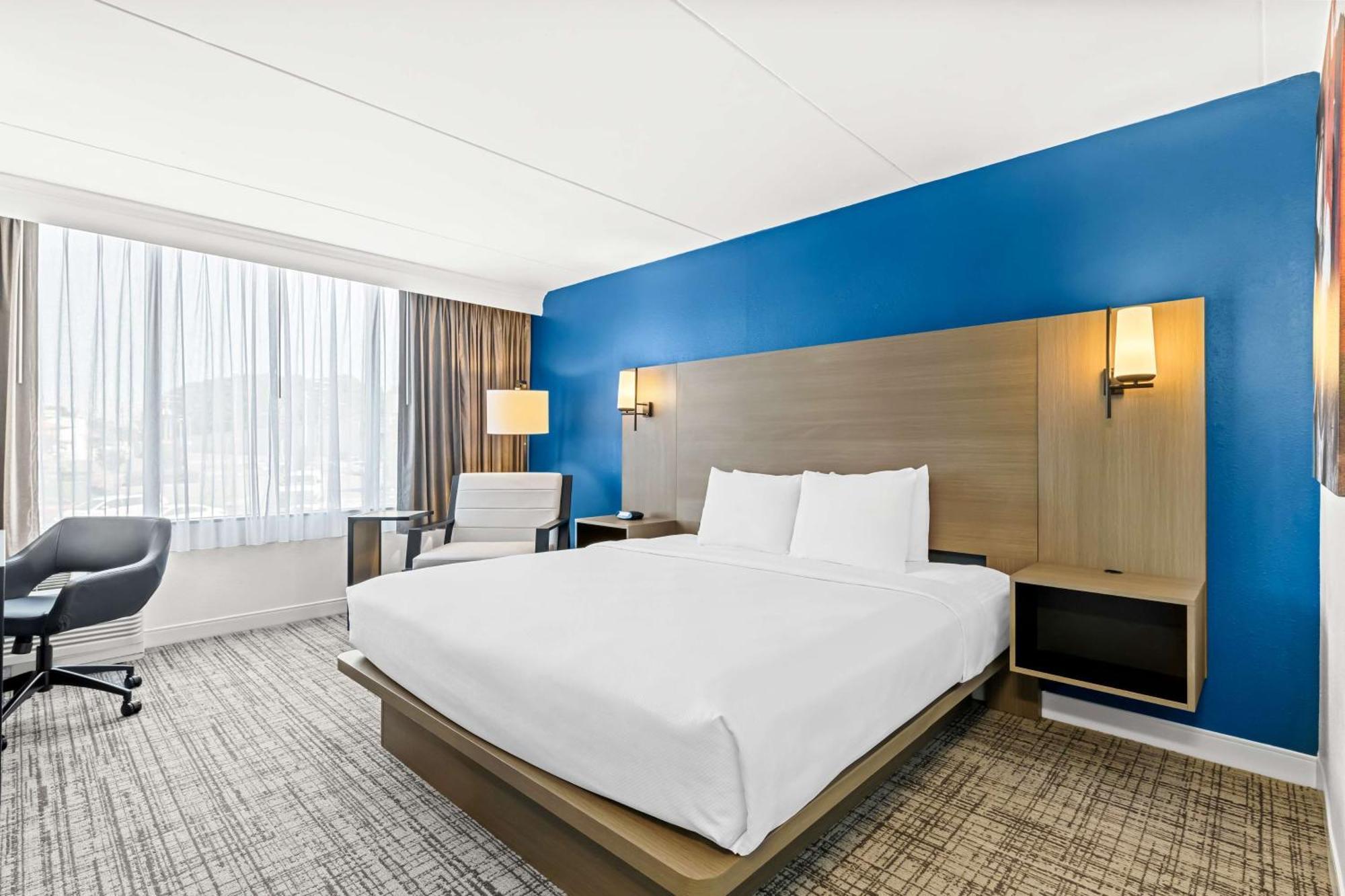 เบสต์ เวสเทิร์น พลัส สเตอร์ลิง โฮเต็ล แอนด์ สวีตส์ Hotel ชาร์ล็อต ภายนอก รูปภาพ