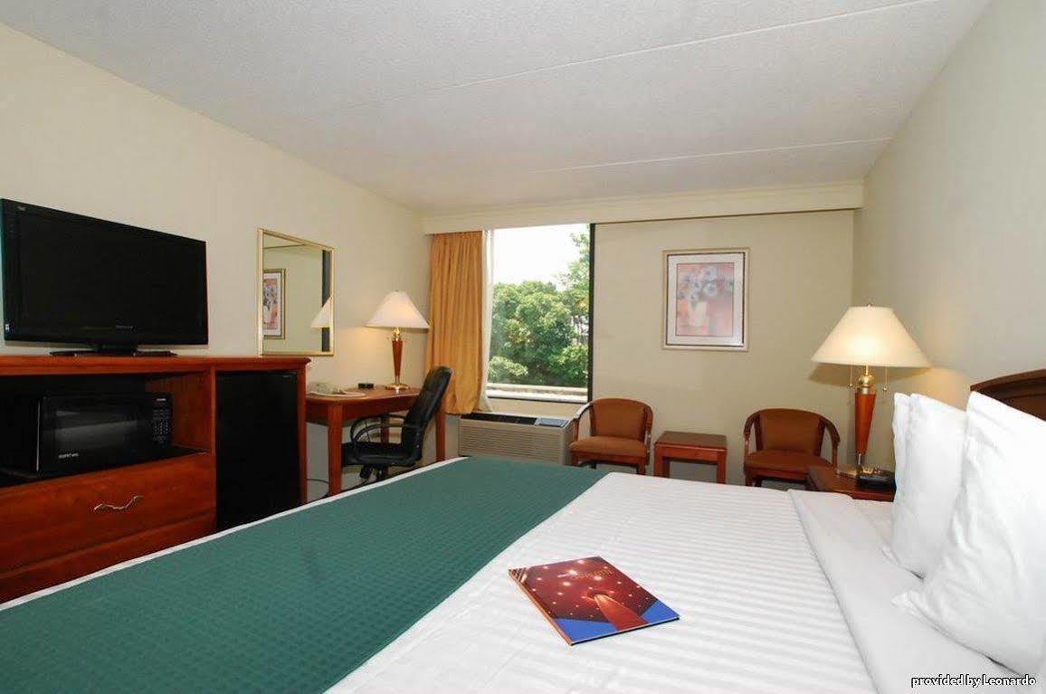 เบสต์ เวสเทิร์น พลัส สเตอร์ลิง โฮเต็ล แอนด์ สวีตส์ Hotel ชาร์ล็อต ห้อง รูปภาพ