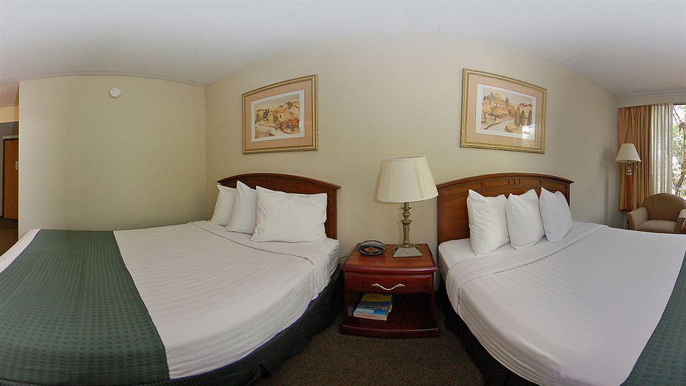 เบสต์ เวสเทิร์น พลัส สเตอร์ลิง โฮเต็ล แอนด์ สวีตส์ Hotel ชาร์ล็อต ภายนอก รูปภาพ